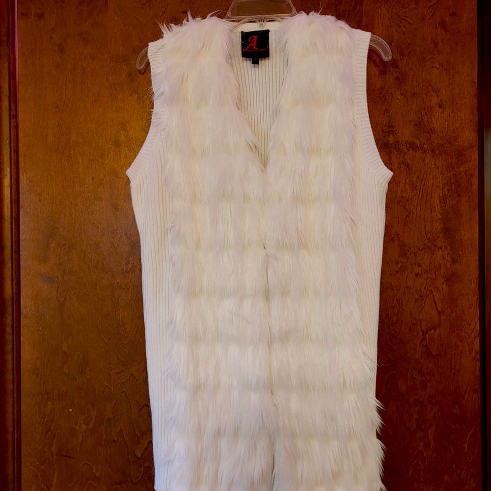 Adrienne Landau ivory fur vest size Medium
